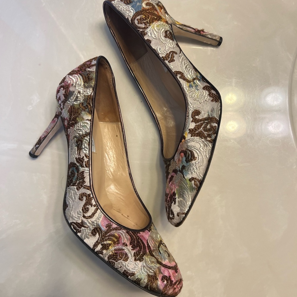 Isaac made in Italy heels with tapestry size 8.5